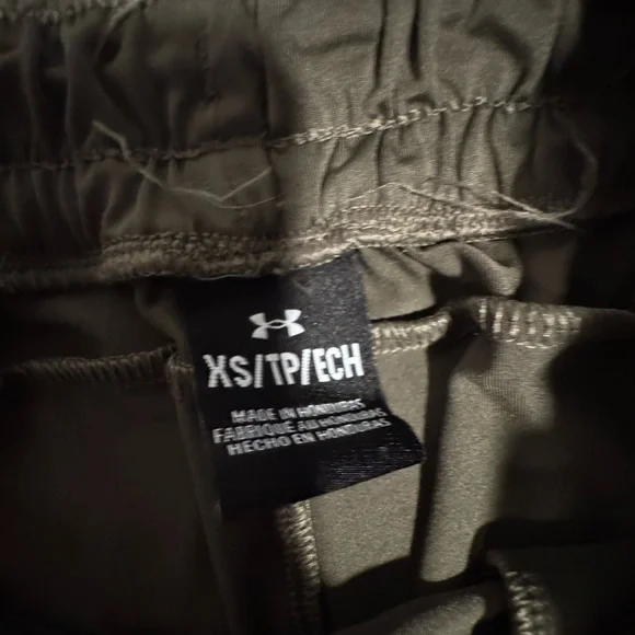 EUC Under Armour Women’s Olive Jogger Pants - Picture 3 of 5